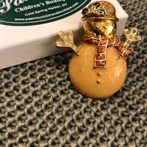 New ☃️Snowman pin